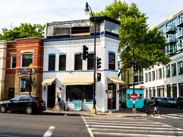 801 Restaurant and Bar by Michelle Goldchain