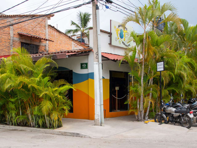 Mariscos 8 Tostadas by Julien Leveau