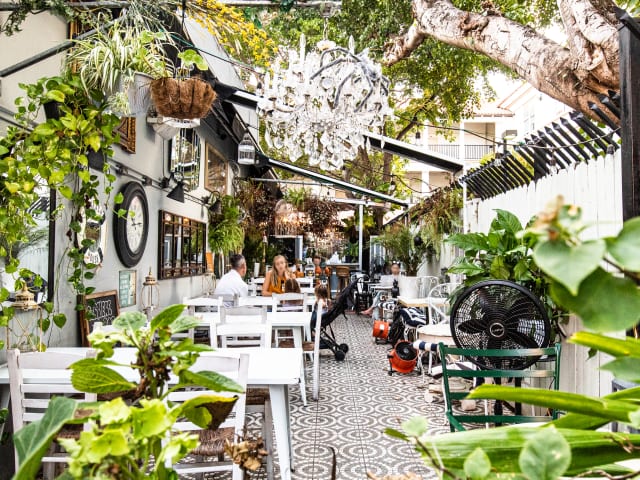 À la Folie Café by Cleveland Jennings / @eatthecanvasllc