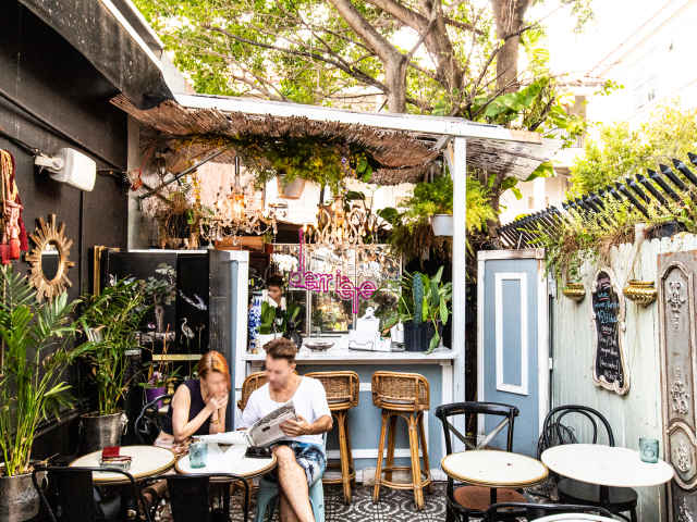 Bar Derrière Natural Wine by Cleveland Jennings / @eatthecanvasllc