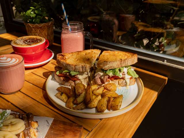 Bendita Locura Coffee & Dreams by Aslin Castañeda