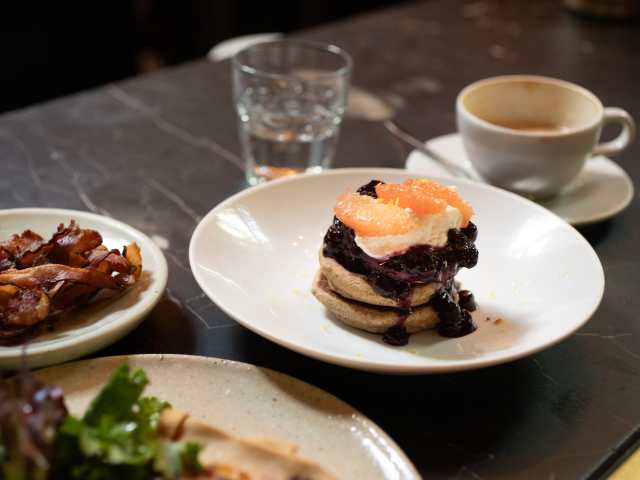 Café Nin by Andrew Reiner