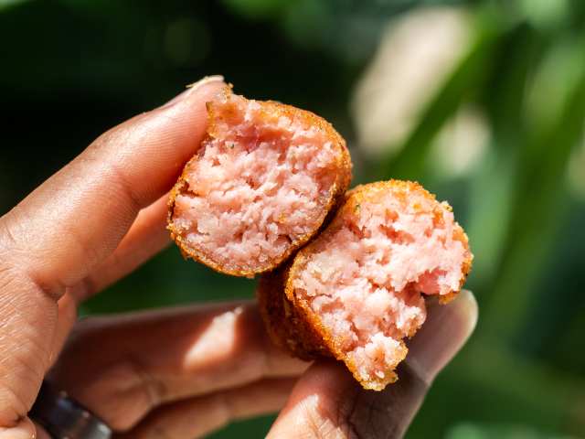 Cakeland Bakery by Cleveland Jennings / @eatthecanvasllc