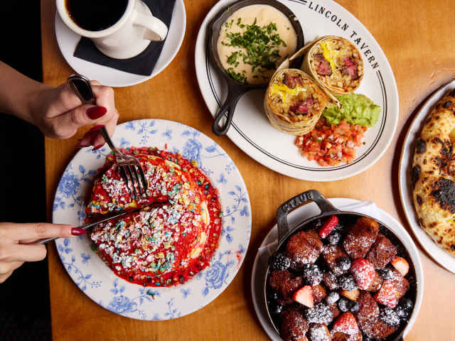 Lincoln Tavern & Restaurant by Linda Campos