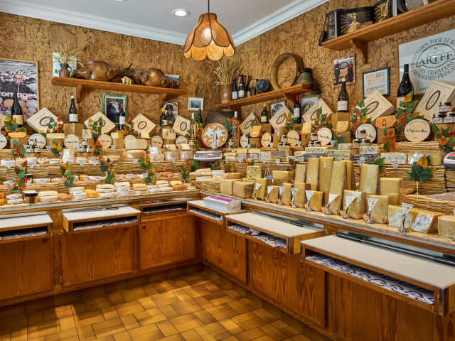 Fromager Marie-Anne Cantin by Wenkang Shan