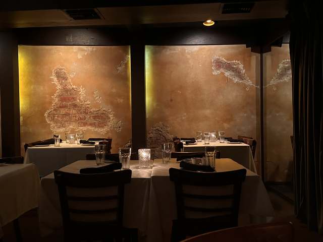 Carmine's Restaurant & Bar by Sylvio Martins