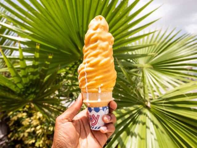 Charlie's Ice Cream by CLEVELAND JENNINGS / @EATTHECANVASLLC