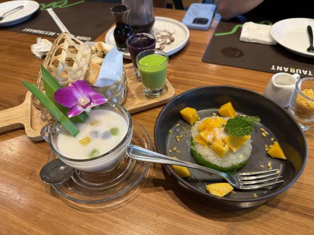 Chom Cafe and Restaurant by Carlo Mantuano