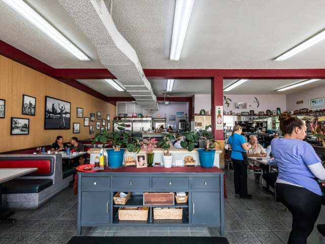 Cozy Corner by CLEVELAND JENNINGS / @EATTHECANVASLLC