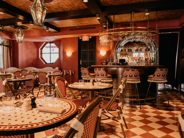 El Salón by Jen Castro