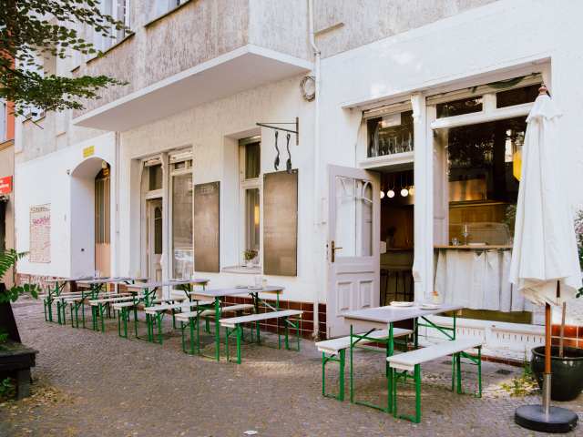 EZSRA by Rasa Urnieziute