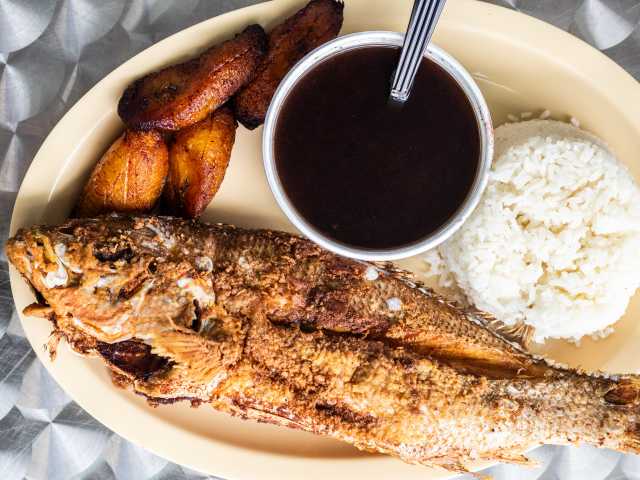 Heads Or Tails Seafood Fish Market & Restaurant by CLEVELAND JENNINGS / @EATTHECANVASLLC