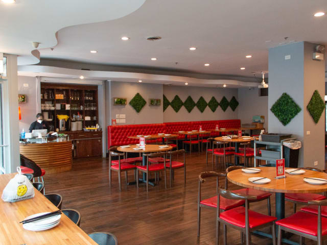 hunan cuisine by Derrick Koch