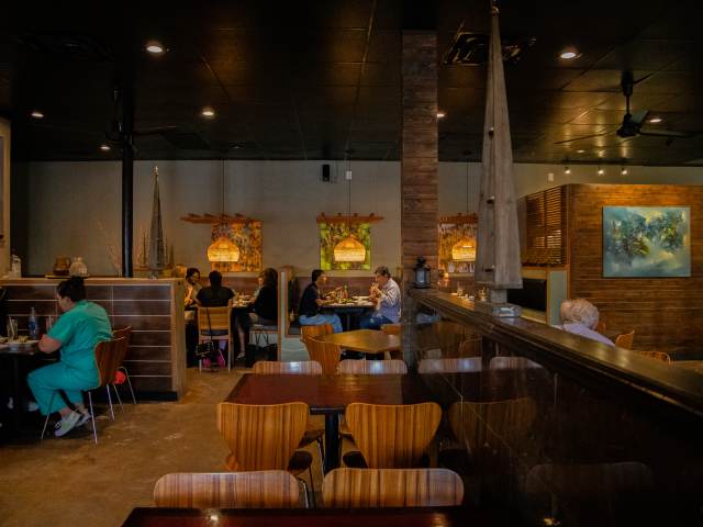 Huynh Restaurant by Liz Silva