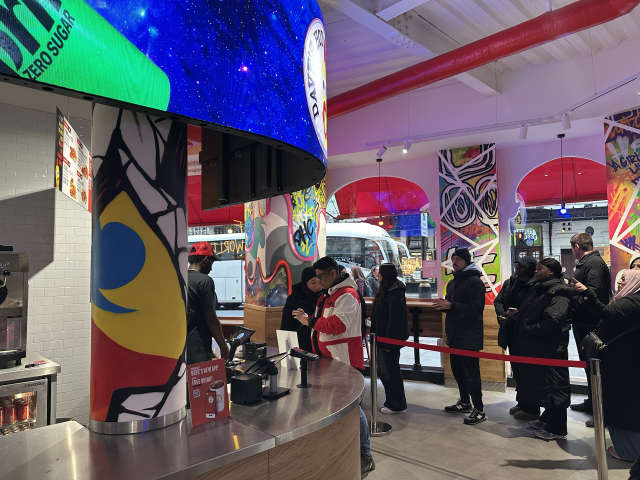 Dave's Hot Chicken by Heidi Lauth Beasley