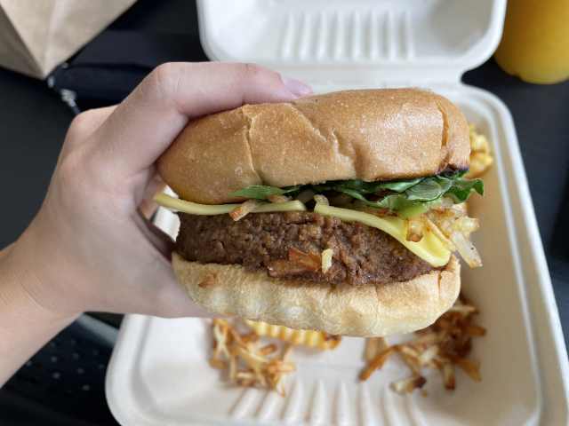 Happy Vegan Bakers Café by Mariana Trabanino