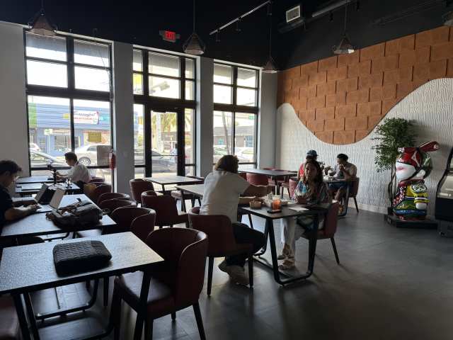 Aiko & Mumu by Virginia Otazo