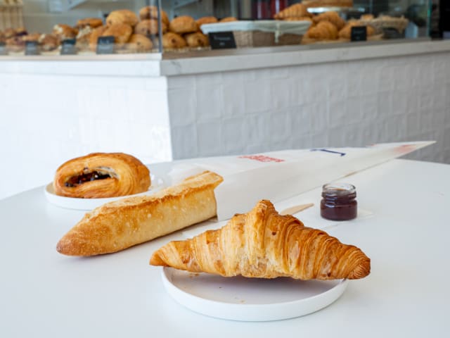 Des Croissants Paris by Kim Fox