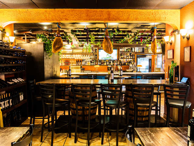 La Bodeguita Restaurant by CLEVELAND JENNINGS / @EATTHECANVASLLC