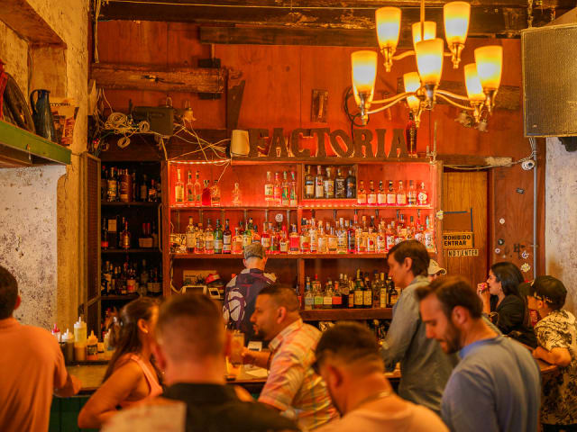 La Factoría by Robert Alvarez