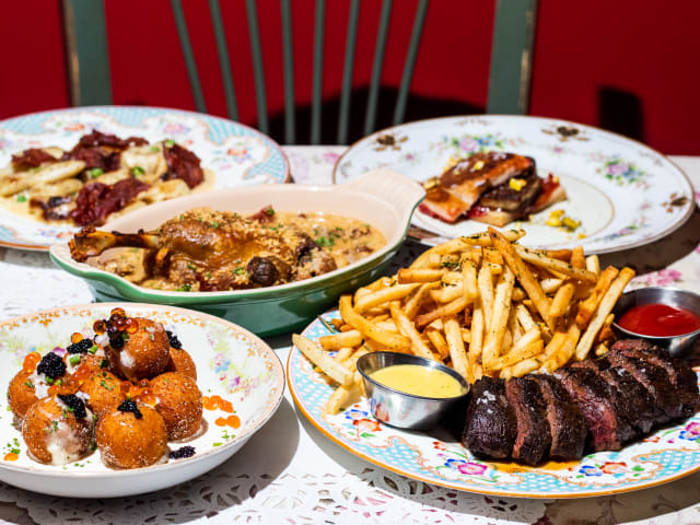 La Fresa Francesa by Cleveland Jennings / @eatthecanvasllc