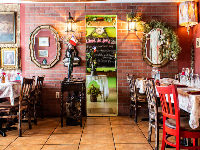 La Fresa Francesa by Cleveland Jennings / @eatthecanvasllc