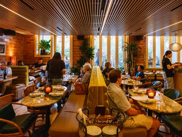 Lee's by Quit Nguyen