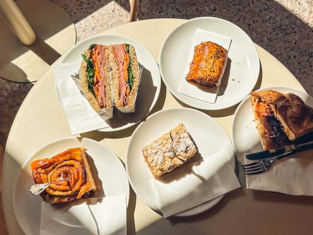 Zeit für Brot (The German Bakery) by Heidi Lauth Beasley