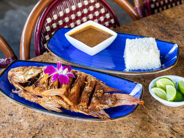 Los Antojos Restaurant by CLEVELAND JENNINGS / @EATTHECANVASLLC