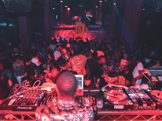 Los Globos by Los Globos