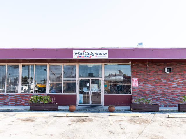 Mattie's @ Jumbos by Cleveland Jennings / @eatthecanvasllc