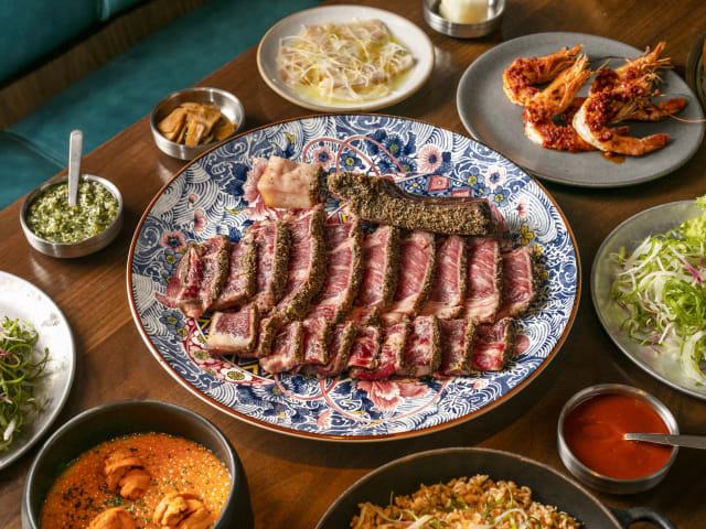 Momofuku Ssam Bar by Andrew Bezek