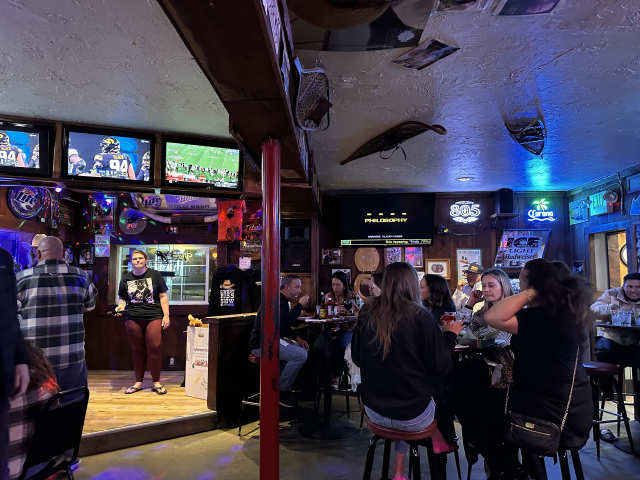 Murray's Saloon & Eatery by Sylvio Martins