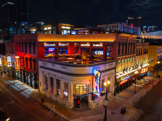 Luke's 32 Bridge by TC Restaurant Group