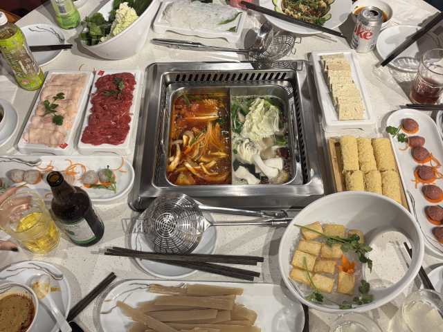 NIU HOT POT | 潮牛潮汕牛肉火锅 by Angela Hui