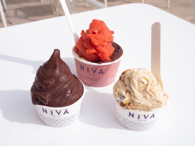 Nivà Gelateria Italiana by Annie Etheridge