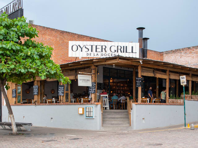 Oyster Grill de La Docena by Julien Leveau