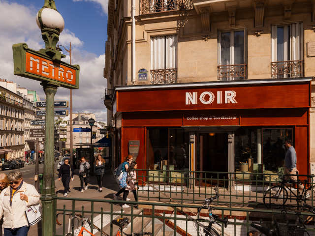Noir - Coffee Shop by Salome Rateau