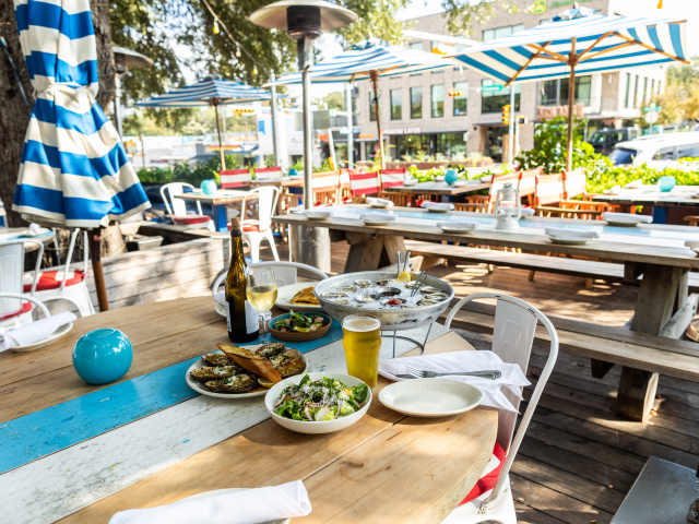 Perla's by Richard Casteel