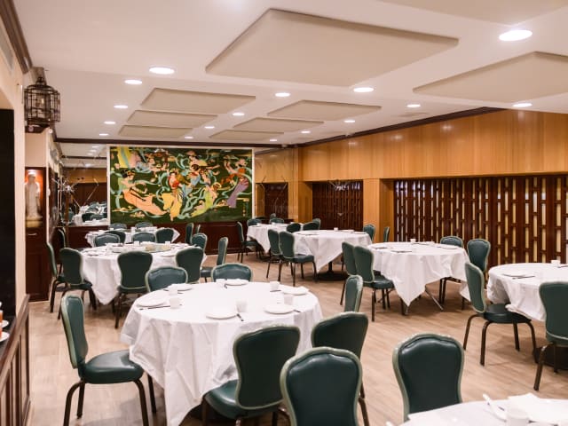 R & G Lounge by Jeremy Chen