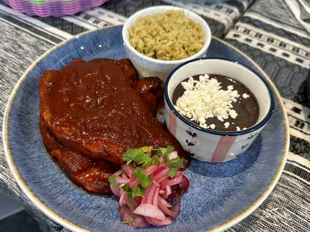 Regalito El Mil Amores by Lani Conway