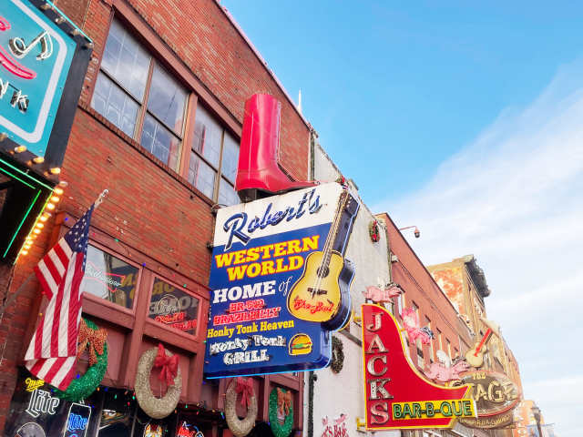 Robert's Western World by Eliza Kennard