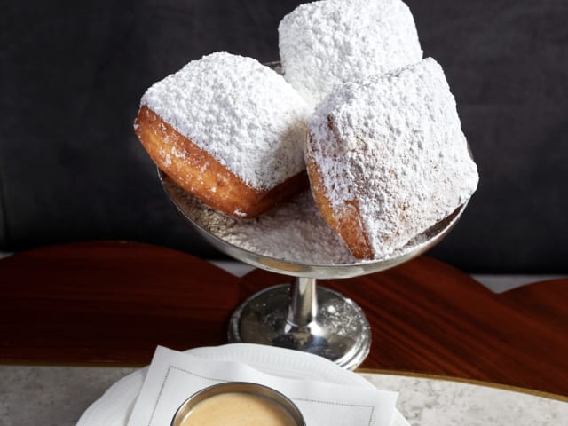 Chandelier Bar by Sam Hanna - Four Seasons