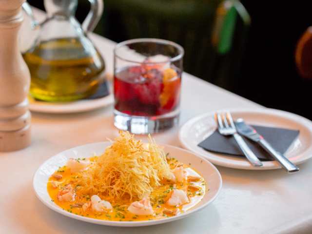 Bar Mut by Sebastián Gómez