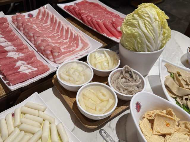 Shancheng Lameizi Hot Pot by Andrew Ryce