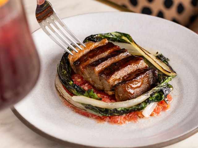 Vin Folk by Ricardo Mora