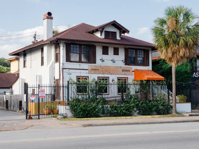 Vinoteca Poscol by Liz Silva