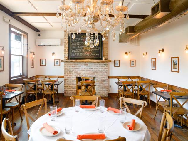 Vinoteca Poscol by Liz Silva