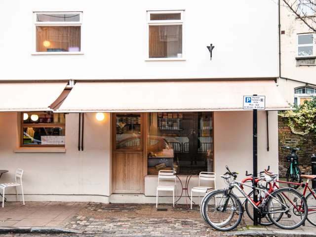 Violet Cakes by Aleksandra Boruch