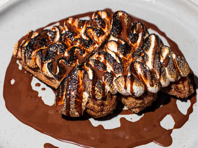 Walrus Rodeo by Cleveland Jennings / @eatthecanvasllc